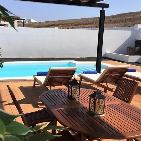 Miramar A10 Beautiful Modern With Private Heated Pool Wifi * Playa Blanca (Lanzarote)