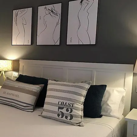 Miramar A10 Beautiful Modern With Private Heated Pool Wifi Villa