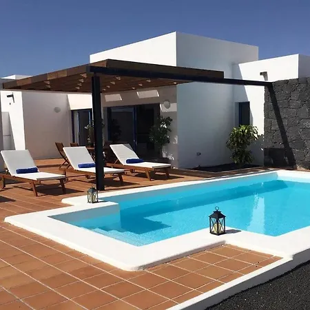 Miramar A10 Beautiful Modern With Private Heated Pool Wifi